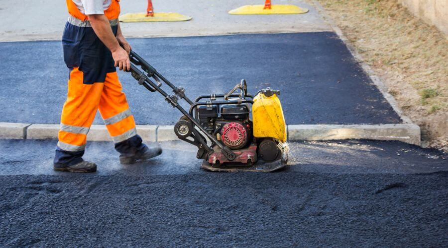Professional gutter cleaning in Peoria Heights, IL